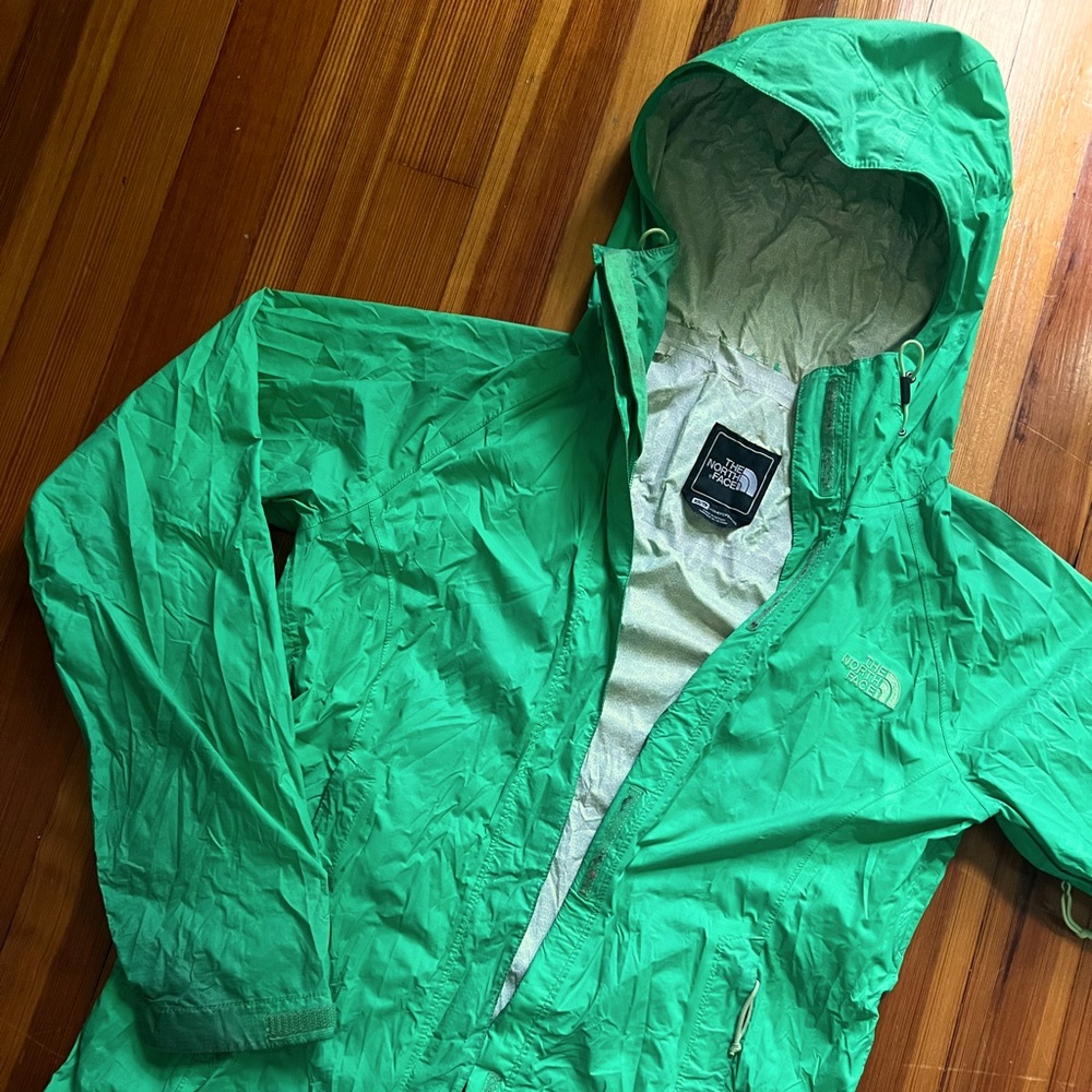 SOLD Bright Green Northface Rainjacket/Shell